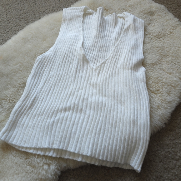 Nwot Cropped Sweater Vests 3 total size Medium - Picture 4 of 8